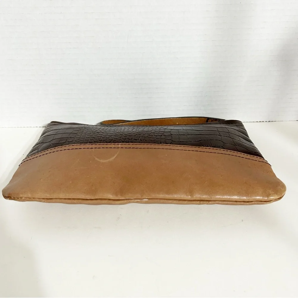 Banana Republic Two Toned Fully Lined Leather Wristlet Croc Embossed Stripe
